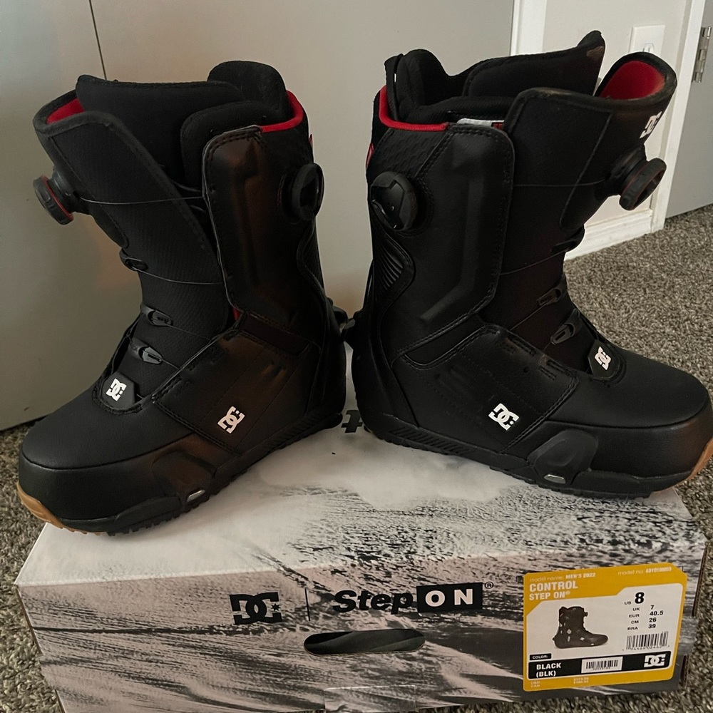 Size 8 DC step in used once’s too small